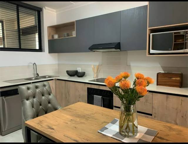 2 bed property to rent in VREDEKLOOF HEIGHTS